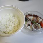 029 no 092 オニクノオクニ - 料理は２段になってるんで具を乗せて丼としてもそのままお弁当感覚で食べても良い感じですね。