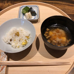 温石 - 栗ご飯のお食事