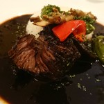 BISTRO Pic dor - お肉をほぐしたらこんな感じ。黒いから伝わりづらいですが！(笑)