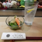 家庭料理 いろは - お通しとレモンサワー