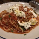 Osteria calma - トマトとチーズのパスタ