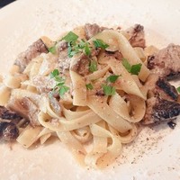 カレス - ポルチーニ茸と松阪豚の赤ワインラグー タリアテッレ