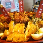 Morishige Shouten - チキンカツ・照焼きチキン・焼き鳥・唐揚げ・油淋鶏・茹で玉子の山……