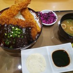 ごはんどころ 穣 - 名古屋よくばり丼の全景、しば漬けはセルフサービス。