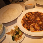黄鶴 - 別盛りにした麻婆豆腐かけご飯　【　２０１２年１月　】