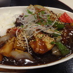 ビストロ茶葉蘭 - 豚バラ薄切りを丸めて揚げた酢豚の丼