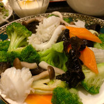 上海庭 - イカとブロッコリーの塩餡掛け炒め
