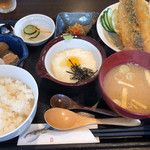 むらた - とろろ定食 1000円。