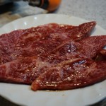 生ホルモン処 おさむちゃん。 - これは二人前、切り分けて貰って各自で焼きます！