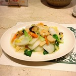 北京料理桂蘭 -  海鮮ホイ麺は海老、イカ、ホタテなどの魚介に豊富な野菜を加えて塩ダレであっさりしたテイストに仕上げてあります(o^^o)