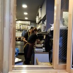 Hi茶 - ～Hi茶 池袋店～　注文が終わったらこのカウンターで待ちます