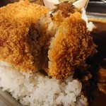 青山ふーちん - サクサクで厚みのある大きい牛肉コロッケ。