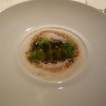 レストランひらまつ レゼルヴ - 魚料理（レタスで包まれた手長海老とリー・ド・ヴォーのラビオリ仕立て 甲殻類のムースリーヌ）