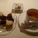 レストランひらまつ レゼルヴ - コーヒー（紅茶）と小菓子