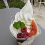 ハッピーベリー - いちじくパフェ