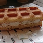 R.L WAFFLE CAFE - 山形ラフランスのワッフル￥151-