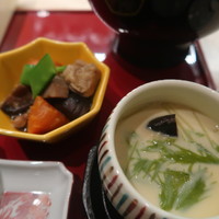 対馬のどぐろとイカ活き造り 博多 魚蔵 都ホテル店 - がめ煮・茶わん蒸し
