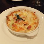 ビストロ シュパーゲル - 新玉ねぎのグラタンローズマリー風味