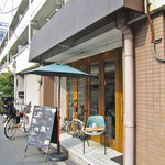 フロッグ フロッグ - ルシェルシェの北西にある小学校の北側。