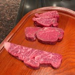 六角堂 - 手前ロース、奥ヒレ