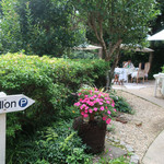 オーベルジュ・オー・ミラドー - 極上のテラス・ランチ満喫