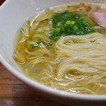 町田汁場 しおらーめん進化 - 麺