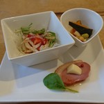 コンディメントカフェ - 2000円コース。前菜3種盛り。