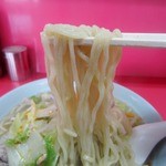 つけそば　丸長 - もちもち食感の太縮れ麺。