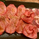 Sumibiyakiniku Yatsugu - お肉　1