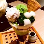 京はやしや - ◼️濃茶パフェ【￥1296】
            抹茶ババロア、小豆アイス、抹茶アイス、抹茶ゼリー、白玉入り。
            甘酸っぱい杏子と後がけの濃茶シロップがアクセントになり、最後まで美味しく頂けました。