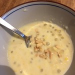 ベトナム南部伝統料理 フーン ナム - コーンポタージュのような味のコーン入りデザート。クリスピーで美味。メインはミトーをいただきました。