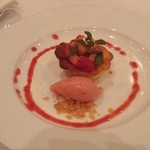 ラ ブラスリー - 2012.2 デザート 木イチゴのシャーベット イチゴのケーキ