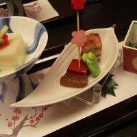 人形町今半 新宿第一生命ビル店 - コースの先付　赤いのは赤こんにゃくです
