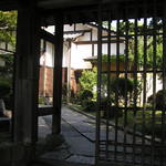 Tenshinkaku - 店舗の正門