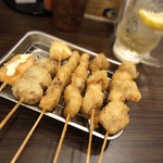 Kasu Udon Fuudo - ・鶏串、豚串、つくね、
                        モッツァレラチーズ、サーモン串
                        