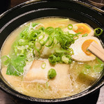 Nabeyaki Raumen Hisashi - ☆鍋焼らうめん(850円) 見た目以上にさっぱり、まろやかな鷄系スープで、中央の大根おろしが効いてます♪〆に良いです＾＾