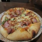 Bachikoi - もう一品はマルゲリータピザ８００円、厚めの生地のマルゲリータピザでした。
                      