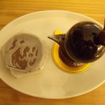 パティスリー コテ デュ ボワ - エクリュ　ノワール　３３０円とポム　ノワ―ル