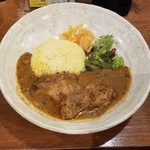 SPICY CURRY 魯珈 - カルパシ薫る。シャヒジーラ手羽元カレー