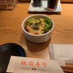 Itamae Sushi Hanare - サラダは簡素、アイスの方が良い