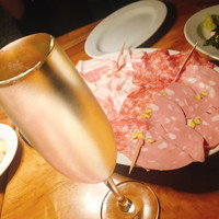 カルネジーオ イースト - 