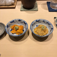 冨所 - 赤ウニとバフンウニの食べ比べ。寿司屋のウニが一番美味しい。