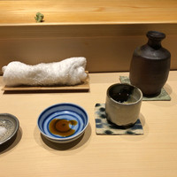 冨所 - お酒。徳利は素晴らしい形の備前焼。