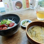 立って呑む おかだ - しらすマグロ丼　800円