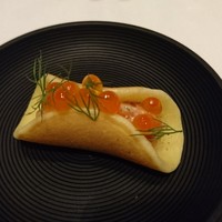 ad hoc  - 信州サーモンのどら焼きくるりん。イクラ、鮮やか！