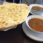 シンガ・プーラ - ココナッツチキンカレーとナン