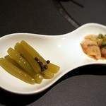 ステーキハウス 村岡 - 先付けです。 店主さん手作りの料理ですよ。