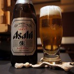 ステーキハウス 村岡 - アサヒのスーパードライです。 ビール工場で教えてもらった、美味しいビールの入れ方をしましたよ。 さあ、乾杯～～。 ぷふぁ～、旨い！！ 最高ですよ。