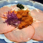 ステーキハウス 村岡 - 自家製のドレッシングが酸味が効いていていい感じでした。 どんどん食べすすんでいきます。 その間にもメイン料理は、どんどん調理されているんですけどね。 本日のメイン料理はと言うと．．．．