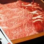 ステーキハウス 村岡 - そして、２つのお肉の下に、鹿児島の黒豚がビシ～っと敷き詰められています。